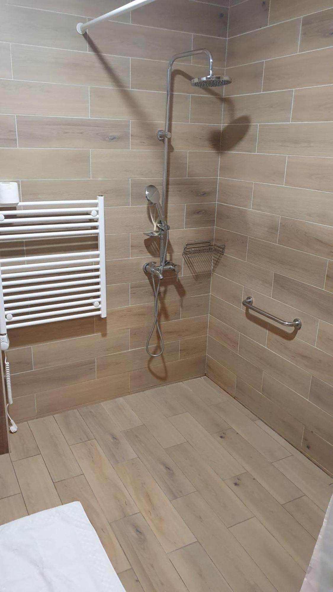 Hotel Felicia Kaluža Dış mekan fotoğraf