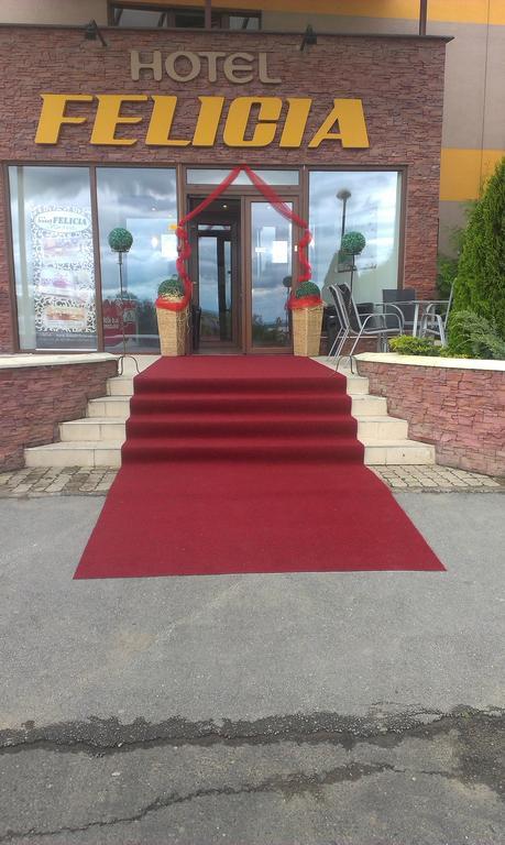 Hotel Felicia Kaluža Dış mekan fotoğraf